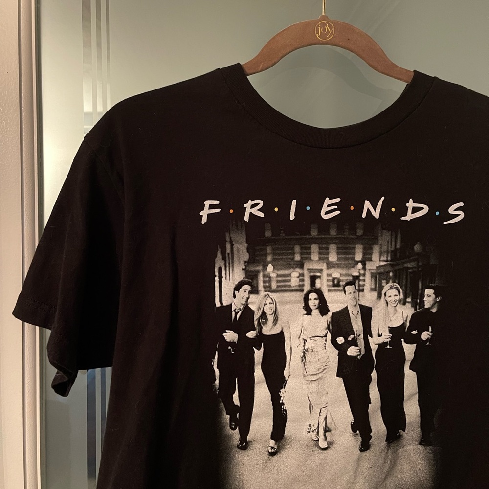 FRIENDS cropped tee